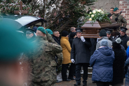 Funeral d'una de les dos víctimes de l'explosió a Polònia.