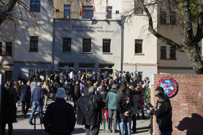 Examen MIR - Un total de 28.714 aspirants es van enfrontar ahir a tot Espanya als exàmens per a les 10.634 places de formació sanitària especialitzada en Medicina (13.060 metges per a 8.188 places de metge intern resident), Farmàcia, Infermeria ...