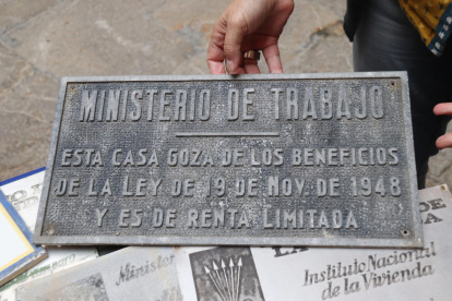 L'Ajuntament de Tarragona completa la retirada de totes les plaques de simbologia franquista