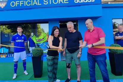 El Lleida Esportiu presenta samarreta amb nous patrocinis