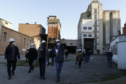 El govern municipal va visitar els Docs el febrer del 2021, on es construirà la nova estació.