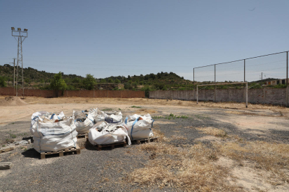 Este era ayer el estado del campo de fútbol de Cervià de Les Garrigues.