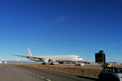 El gran avió arribat ahir des de Jordània per passar una temporada estacionat a Alguaire.