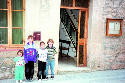 Els últims nens que van anar a l’escola de Granyena el 1999.
