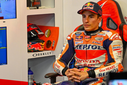 Marc va tenir ahir una aparatosa caiguda sense conseqüències físiques però va deixar la moto en flames.