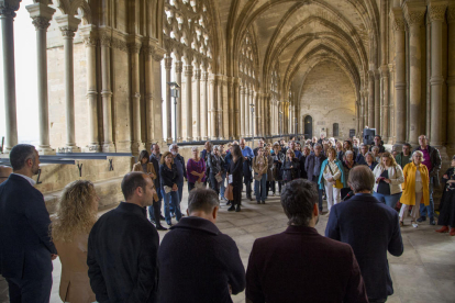 Inauguració ahir de la instal·lació al claustre de la Seu Vella, en el marc de l’Any Guillem Viladot.