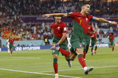 Cristiano celebra su primer gol, de penalti, contra Ghana.
