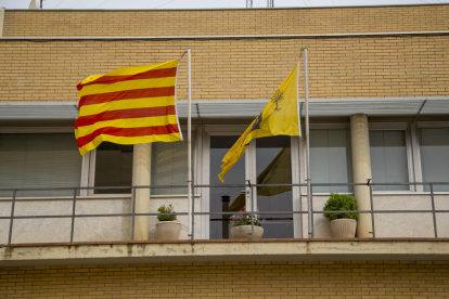 Un municipio de Lleida no izará la bandera española ni la europea en el consistorio