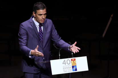 El president del Govern espanyol, Pedro Sánchez, intervé en l'acte de commemoració del 40è Aniversari de l'ingrés d'Espanya a l'OTAN, al Teatre Real de Madrid.