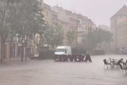 Aquests són alguns vídeos del temporal de pluja d'avui als pobles de Lleida