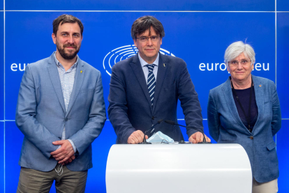 Imatge d’arxiu dels eurodiputats de Junts Toni Comín, Carles Puigdemont i Clara Ponsatí.