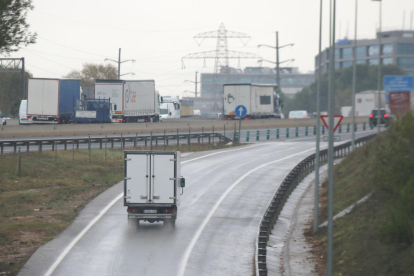 Los Mossos han multado 450 conductores por superar los 100 km/h en el primer fin de semana de limitación en la AP-7