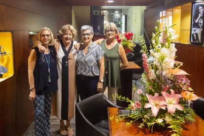 Las propietaria, Maria Antonieta Prat,la segunda por la izquierda, era la cuarta generación que estaba al frente a la joyería Lavaquial.