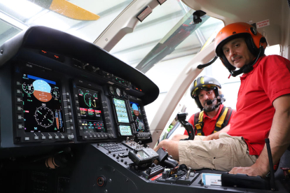 Pol Tomàs és pilot des de l’any 1993 i Marc Morer, operador de grua des de fa setze anys.