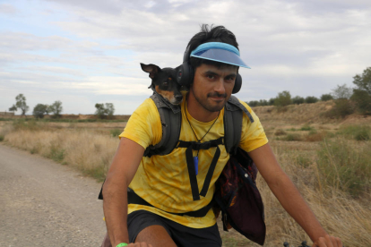 El público de FiraTàrrega interactúa con el paisaje del Urgell a través de un recorrido en bicicleta