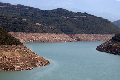 L'embassament de Rialb presenta un baix nivell de reserva d'aigua per la sequera.