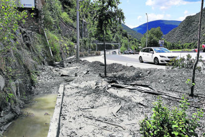 La zona de la Portalada d'Andorra, on es va desbordar un
torrent dijous i va afectar la circulació a la carretera general 1 (CG-1)