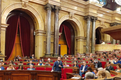 El presidente de la Generalitat, Pere Aragonès, responde a preguntas de los grupos en sesión de control en el pleno del Parlament.