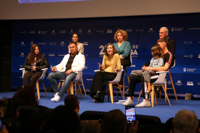 Carla Simón, la setmana passada al Festival de Màlaga, al costat dels protagonistes d’‘Alcarràs’.