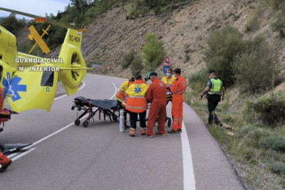 Al lloc un helicòpter medicalitzat des de Tremp.