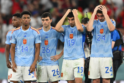 Ansu, Balde, Pedri, Soler y Laporte muestran su frustración durante la tanda de penaltis poco antes de que se consumara la eliminación de España del Mundial.