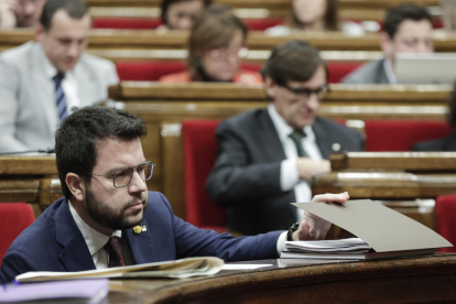 Pere Aragonès y Salvador Illa durante la sesión de control al Govern de la semana pasada.