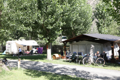 Turistes en un càmping de Llavorsí.