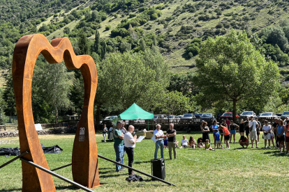 La inauguració del monument commemoratiu del 20 aniversari del Parc de l’Alt Pirineu a Àreu.