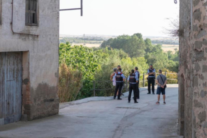 Fue necesaria la intervención de los Mossos para evitar una nueva okupación en Torrefeta el viernes. 