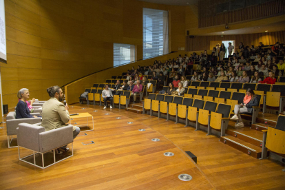 Imagen de la jornada de los 30 años de Educación Social  en  el auditorio del campus de Cappont.