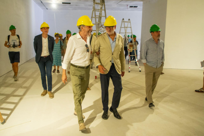 Visita de obras ayer al Morera en la antigua Audiencia.