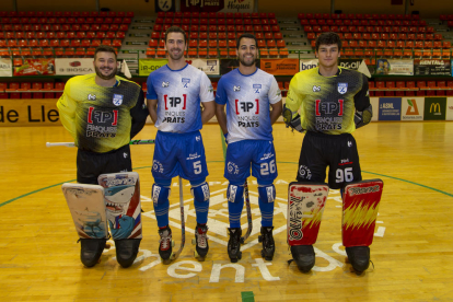 Jugadores y técnicos del Finques Prats Lleida, que hoy inician la Liga recibiendo al Barça en el Onze de Setembre.