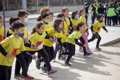 Las carreras de sacos pusieron a prueba el equilibrio de los participantes.