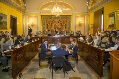 El pleno de ayer fue el correspondiente al mes de septiembre y duró poco más de cuatro horas. 