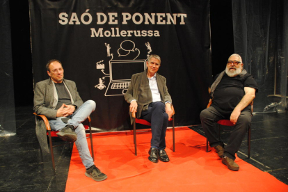 El ganador, Ramon Gomis, junto al presidente de Saó de Ponent, Francesc Pla, y Jaume Jovells.