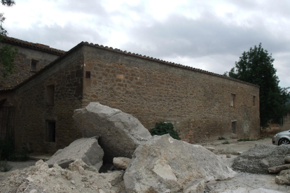 Una altra vista actual de l'edifici d'Alentorn, a Artesa de Segre.