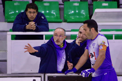 Sergi Duch, autor del único gol del Finques Prats Lleida, pugna con Martí Casas.