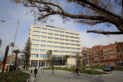 Imagen del edificio de la Agencia Tributaria en Lleida.