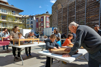 La capital del Alt Urgell reunió tanto a mayores como a pequeños en los diferentes espacios habilitados por toda la ciudad. 