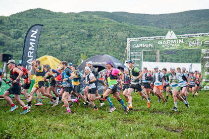 Momento de la salida de los participantes en la prueba maratón, de 42 kilómetros.