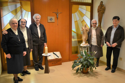 Las cinco hermanas carmelitas misioneras de Lleida.