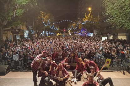 Band The Cool. El grup de versions serà l’encarregat de posar el tancament de la segona edició de La Murga. A la foto, el seu concert a les festes de setembre a Lleida el 2022.