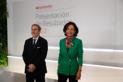 La presidenta del Banco Santander, Ana Botín, i el conseller delegat, Héctor Grisi, anuncien els resultats de l'any 2022 aquest dijous a Madrid.