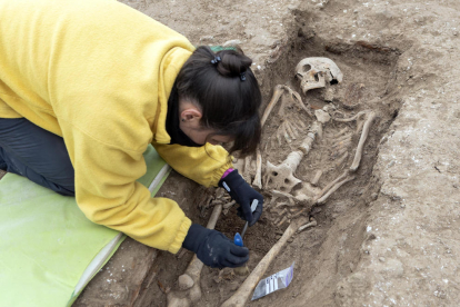 Una vista de la zona excavada del antiguo cementerio de Guissona, con un total de 270 tumbas.