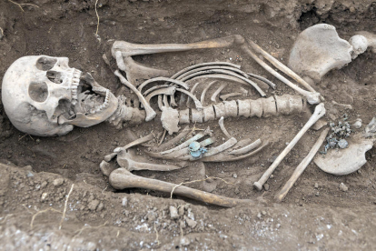 Una vista de la zona excavada del antiguo cementerio de Guissona, con un total de 270 tumbas.