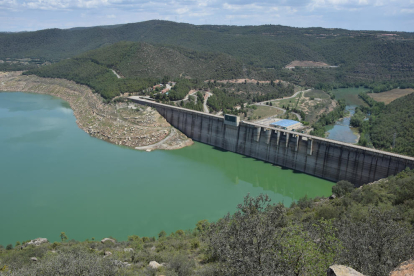 El pantano de Rialb, todavía al 15% de su capacidad, en una imagen tomada a principios de junio.