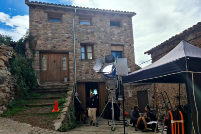 Set de rodatge d''Els encantats', l'estiu passat en una casa del poble d'Antist, a la Vall Fosca.