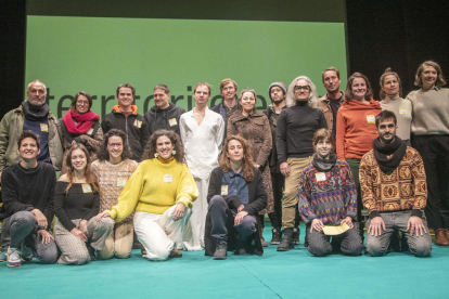 Responsables de FiraTàrrega y representantes de compañías seleccionadas, ayer en el Teatre Ateneu.