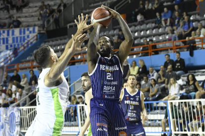 Sidibé, en un partido con el Peñarol argentino.