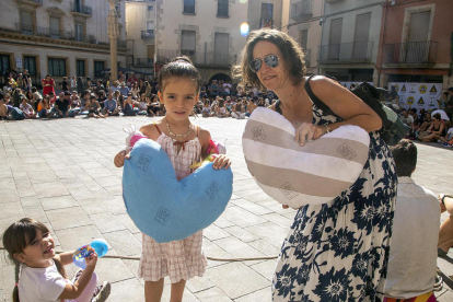 La plaça Major, a vessar d’espectadors ahir a la tarda.